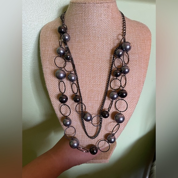 Elegant Black Pearl and Silver Necklace - Picture 1 of 4